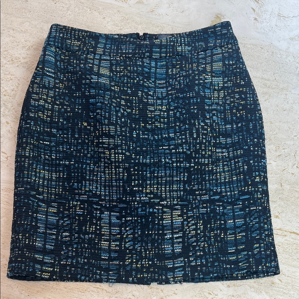 Ann Taylor skirt black with speckled colors women’s size 6